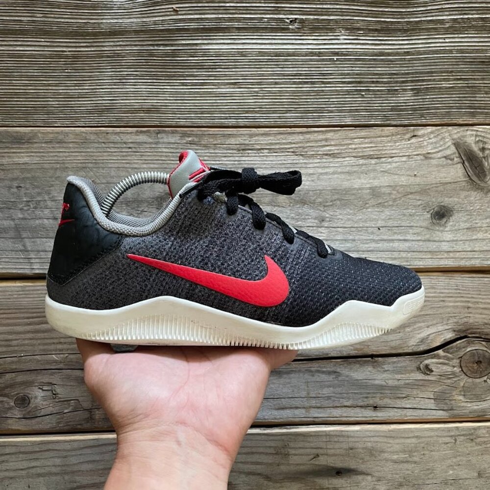 Women Size 8 / Size 6.5 Youth Nike Kobe Bryant 11 XI Tinker Hatfield Sneakers